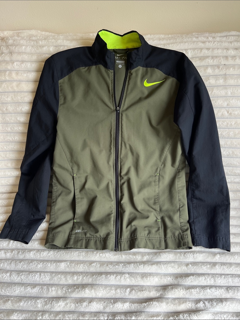 Nike Men's Olive Green and Black Lightweight Jacket with Neon Accent